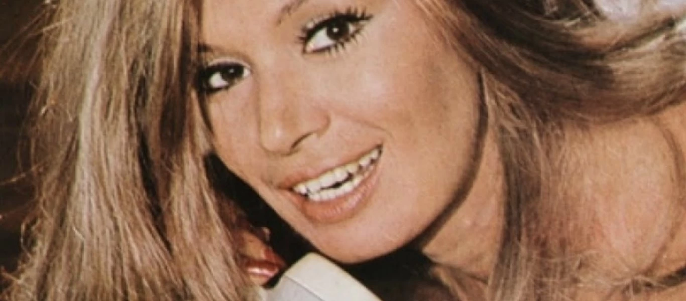 Τρίζουν ακόμα τα πλακάκια: Η 88χρονη Ρίκα Διαλυνά θα σε αφήσει άφωνο! (φωτο)